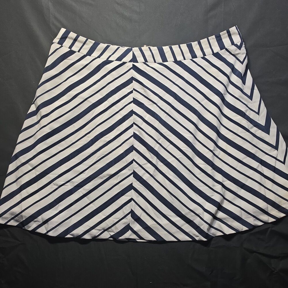 Lane Bryant  Chevron Striped Knee Length Skirt White Black Zip Plus Size 22